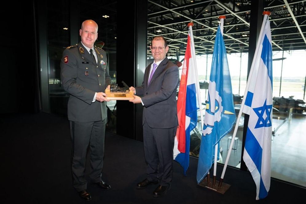 Signing of the agreement for the supply of artillery systems between Israel and the Netherlands