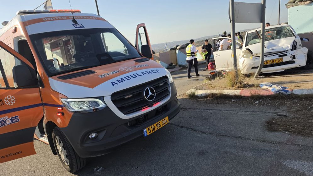 United Hatzalah Judée-Samarie : attaque à la voiture-bélier sur la route 443, un homme grièvement blessé, le terroriste neutralisé, le 23.09.2026