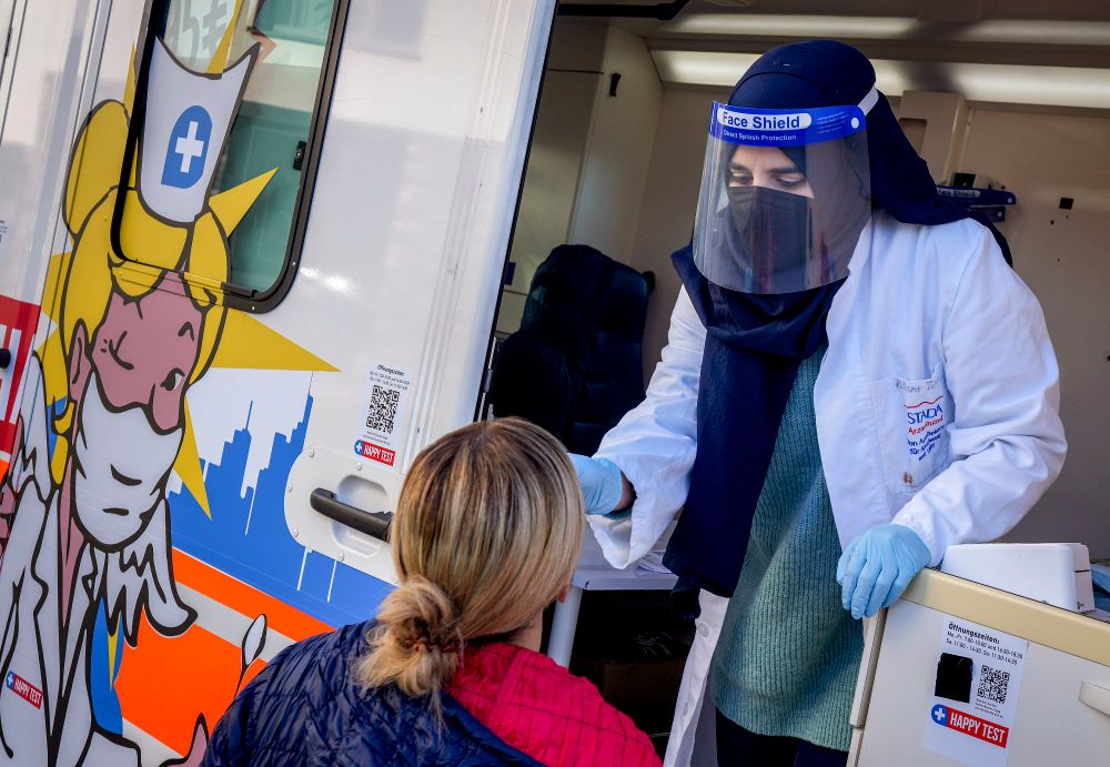 A medical worker carries out a Corona rapid test in a test van in Frankfurt, Germany, November 9, 2021.