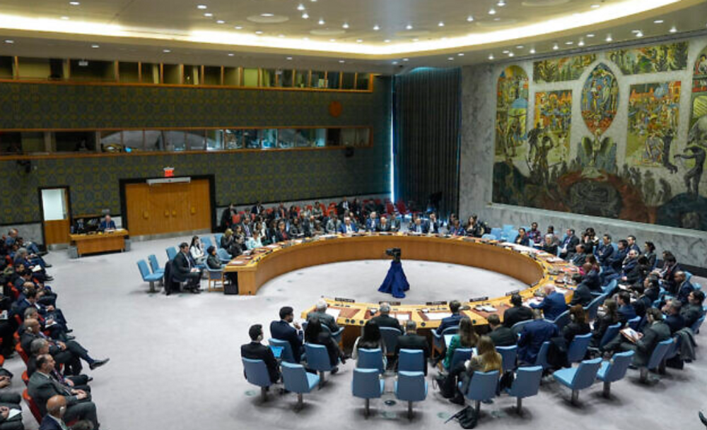 Le Conseil de sécurité de l'ONU se réunit avant de voter une résolution concernant un cessez-le-feu à Gaza au siège des Nations Unies, le 20 février 2024.