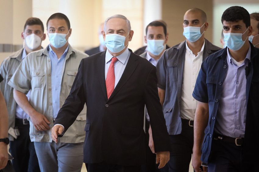 Israel: Polícia prende soldado IDF suspeito de ameaçar Netanyahu O primeiro-ministro israelense Benjamin Netanyahu chega a uma reunião do partido Likud no Knesset, o parlamento de Israel em Jerusalém, em 25 de maio de 2020.