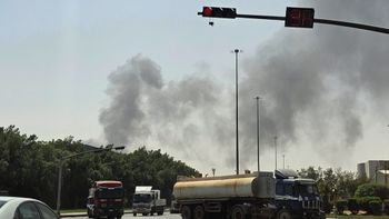 AP تصاعد الدخان في سماء الرياض بالمملكة العربية السعودية بعد هجوم الحوثيين