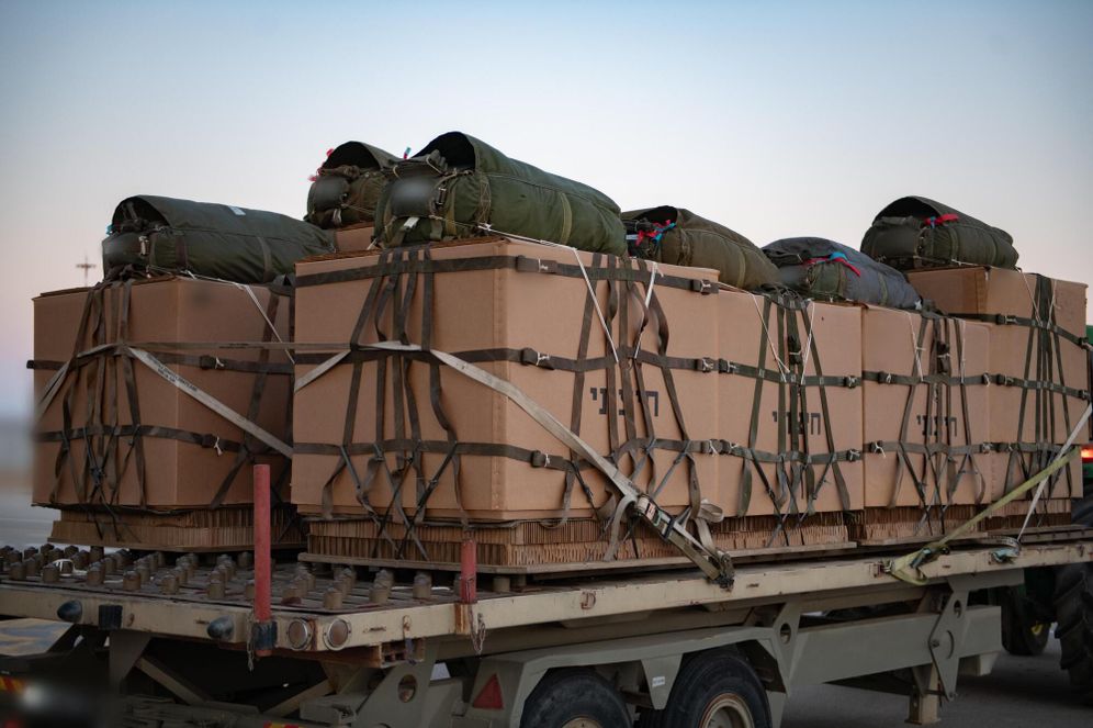 Humanitarian aid to Gaza, illustration (the people in the photo are not related to the content)