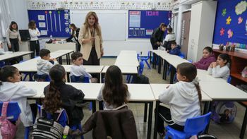 מורה ותלמידים בבית ספר בקריית שמונה, מרץ 2025