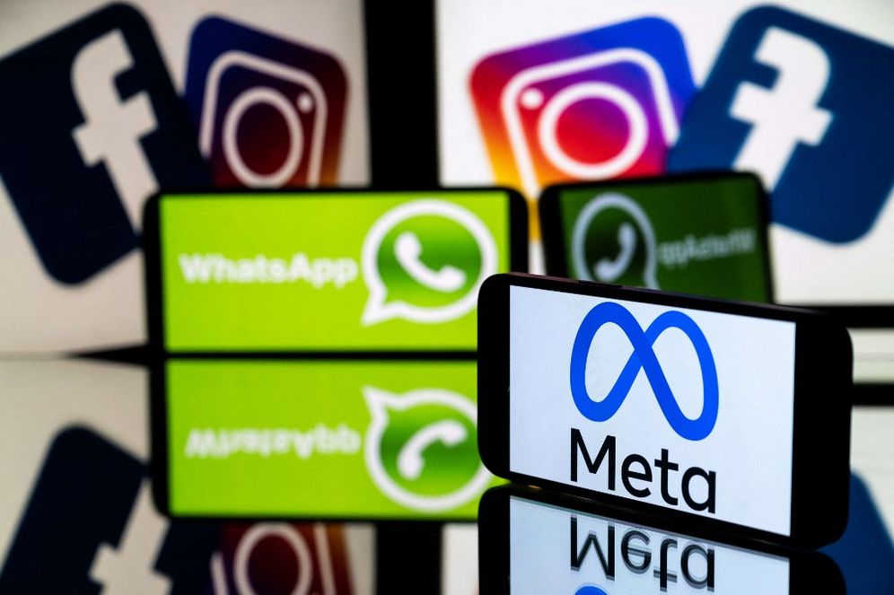 Un écran d'ordinateur affichant les logos d'Instagram, Facebook, WhatsApp et de leur société mère Meta.