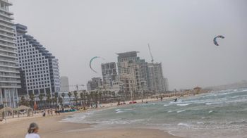 חוף הים בתל אביב בעיצומו של גל חום, ארכיון