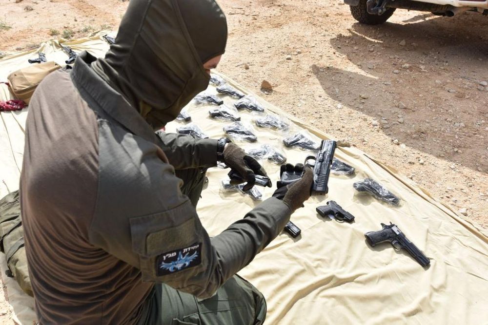 Israeli Forces Foil Major Weapons Smuggling Operation On Jordan Border -  I24NEWS