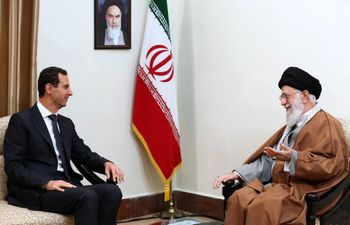 Le guide suprême iranien Ali Khamenei et l'ancien président syrien Bachar el-Assad