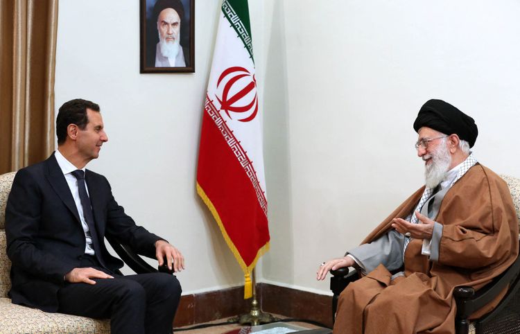 Le guide suprême iranien Ali Khamenei et l'ancien président syrien Bachar el-Assad