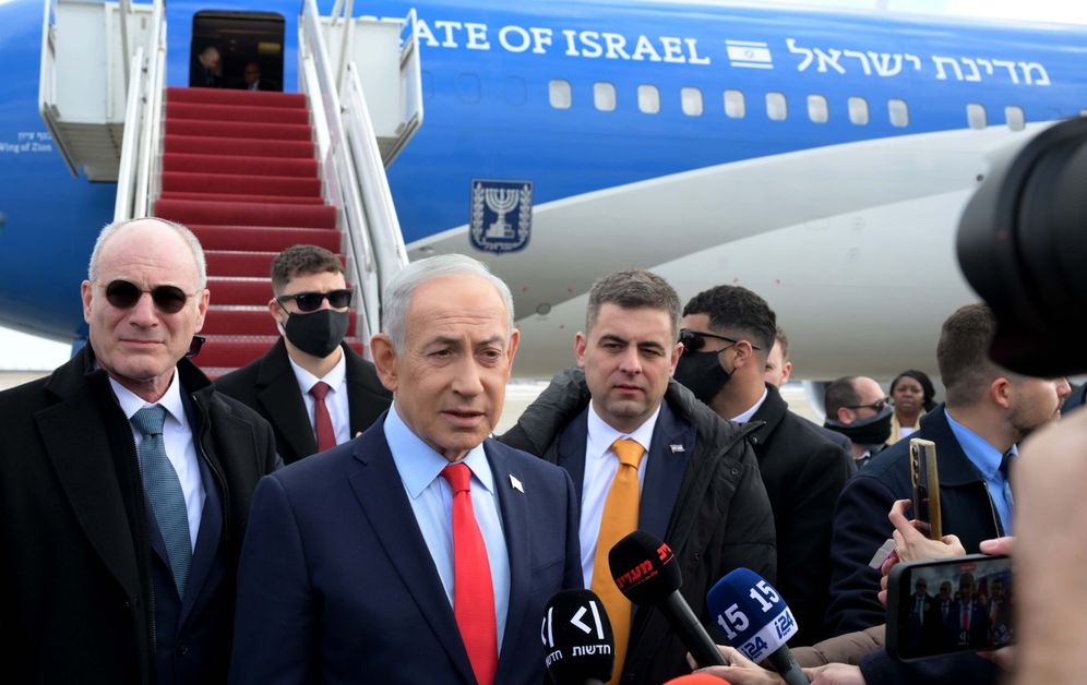 Netanyahu before the flight back to Israel