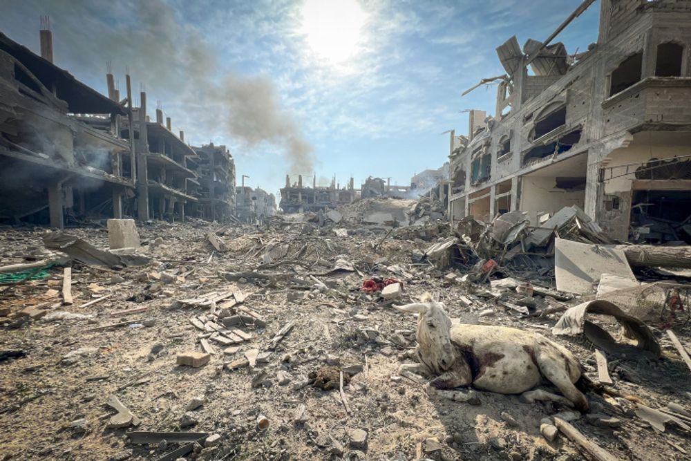Escombros de casas destruídas por ataques aéreos israelenses na área de Jabalia, no norte da Faixa de Gaza, em 11 de outubro de 2023.