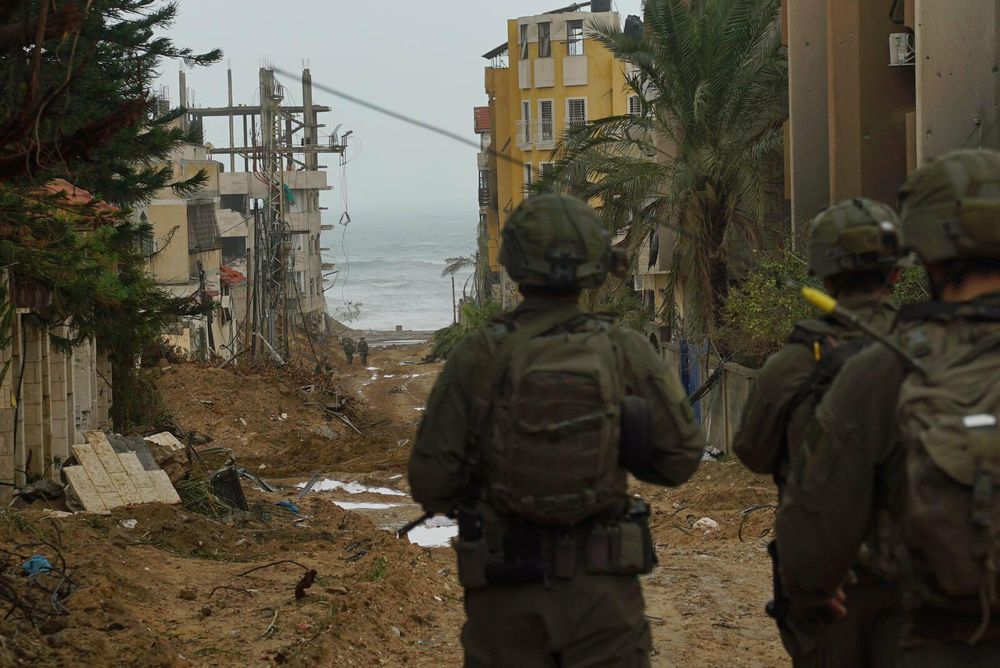 جنود الجيش الإسرائيلي في وسط قطاع غزة
