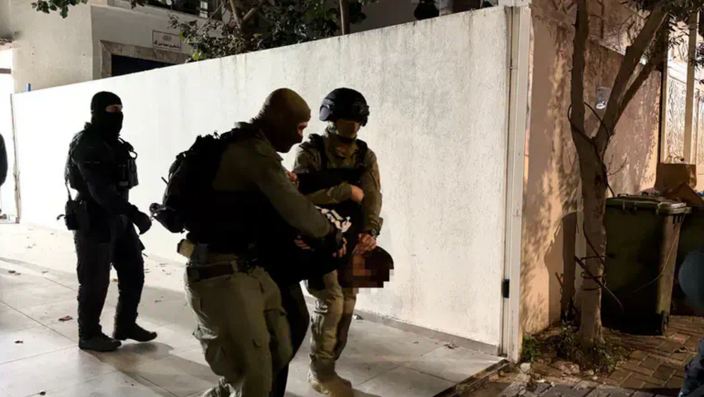 Porte parole de la police israélienne Un jeune Arabe israélien de Kafr Qassem aurait contacté des membres du Hamas et des agents iraniens afin de constituer une cellule terroriste, selon le Shin Bet et la police.