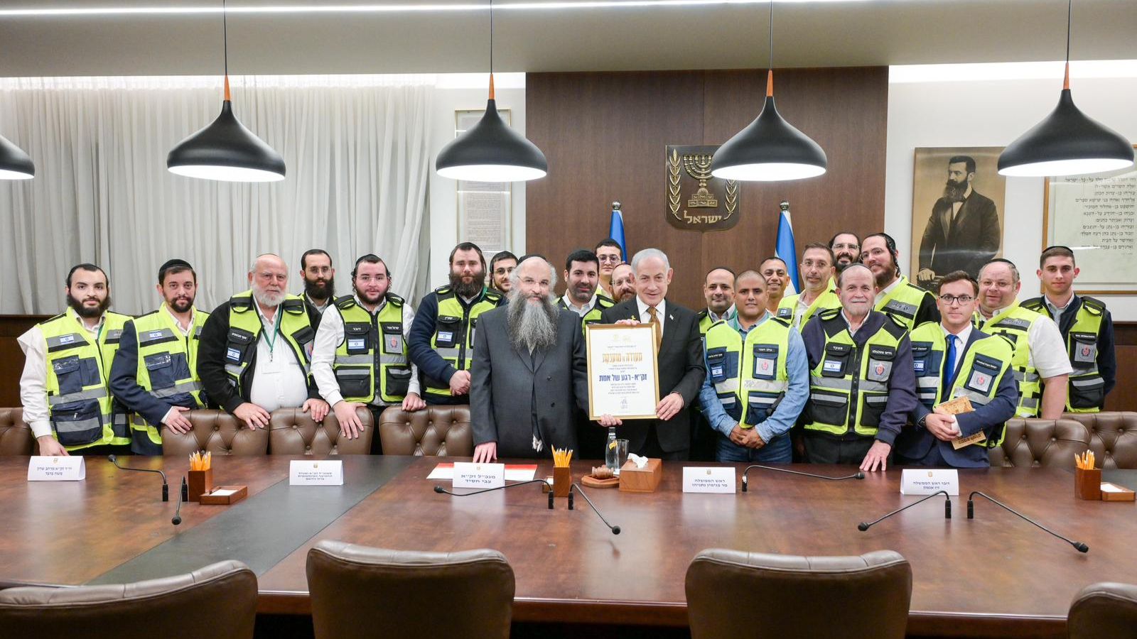 Benjamin Netanyahou salue l’engagement des bénévoles de ZAKA lors d’une rencontre à Jérusalem