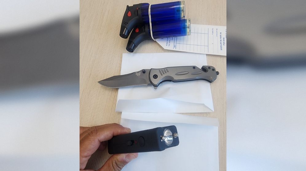 אמצעי התקיפה שנתפסו בשטח בית ספר בתל אביב ברשותו של נער בן 12