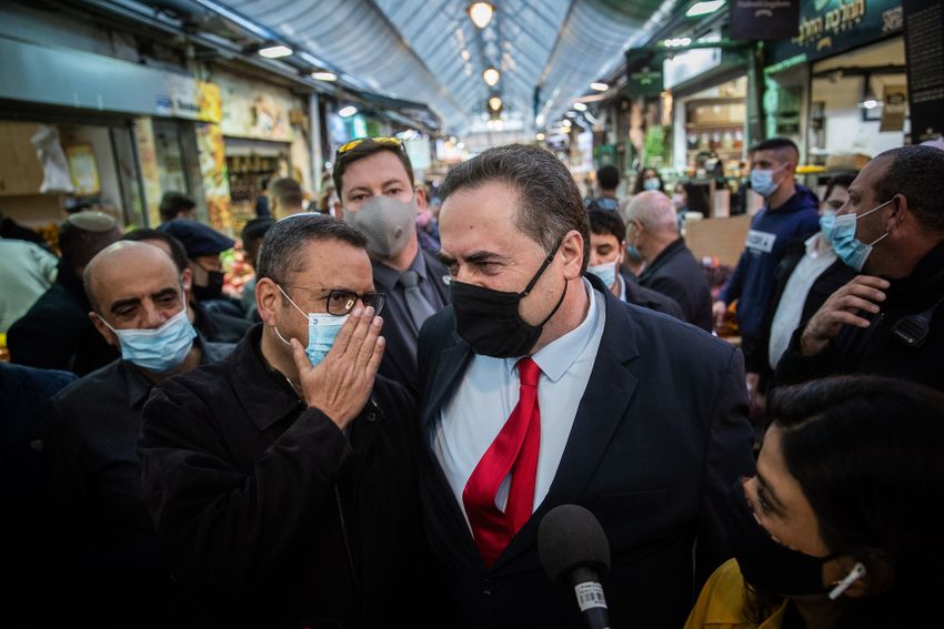 Israeli Minister of Finance Israel Katz and Jerusalem Mayor Moshe Leon visit at the Mahane Yehuda Market in Jerusalem, on November 27, 2020.