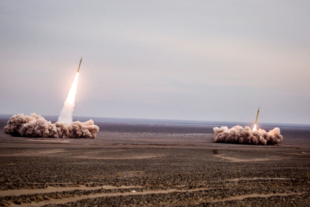 Trang web chính thức của Lực lượng Vệ binh Cách mạng Iran (IRGC) qua SEPAH News vào ngày 25 tháng 12 năm 2021, cho thấy tên lửa được phóng trong một cuộc tập trận quân sự ở phía tây nam Iran.