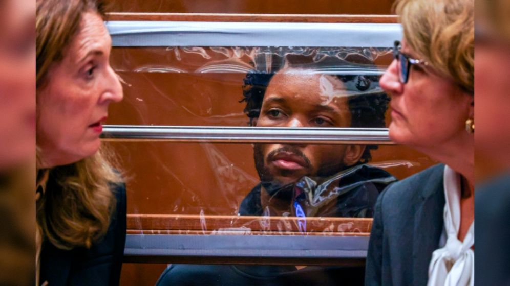 דיוויד אנתוני בורק (D4vd) המואשם בהריגת ילדה בת 14 שגופתה המבותרת נמצאה במכוניתו