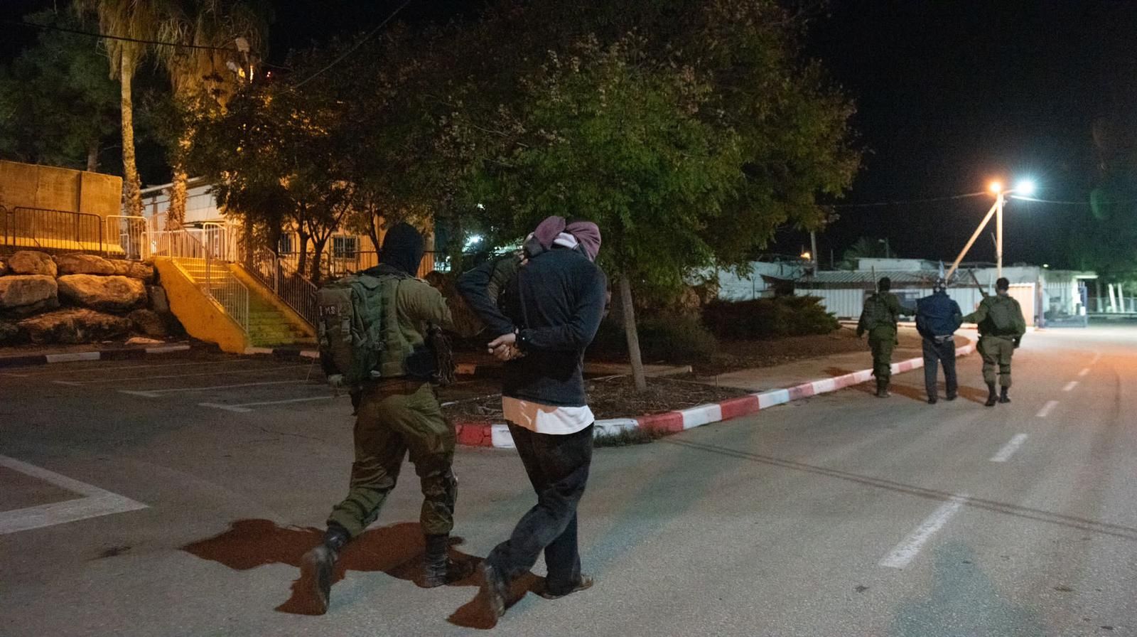 Фотографии задержанных террористов. Израильский спецназ арестовывают. Спецслужбы Израиля. Израильские террористы.