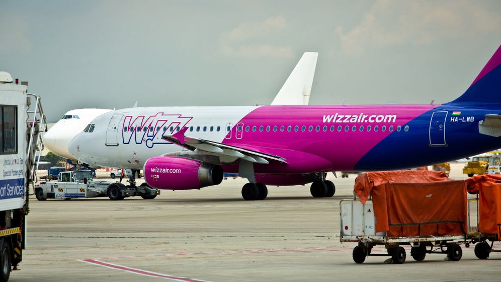 משה שי/פלאש 90 מטוס של חברת וויז אייר בנתב"ג, ארכיון