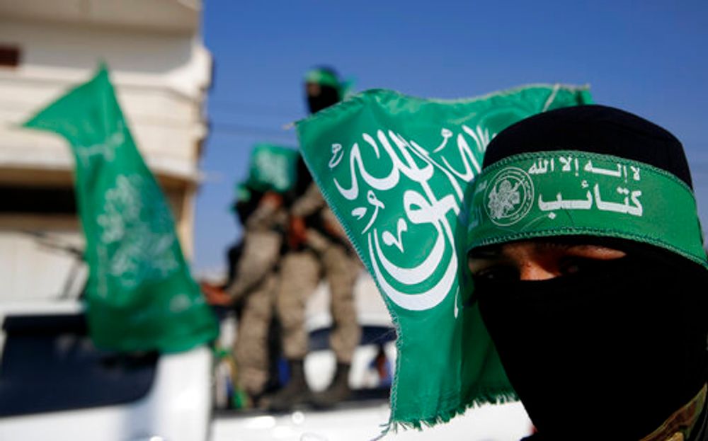 Militantes do Hamas matam civis em Gaza, afirmando publicamente controle brutal