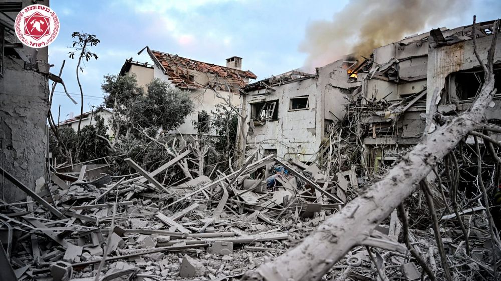 Une maison touchée par un missile iranien, samedi 14 juin 2025