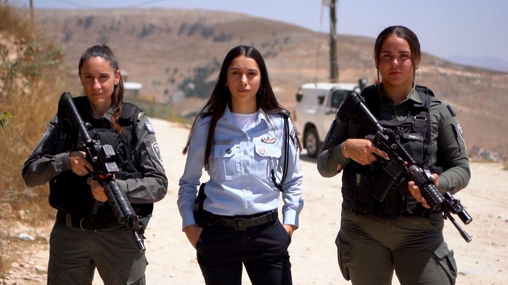 Superintendent Moran (left) with two members of Israel's Border Police.
