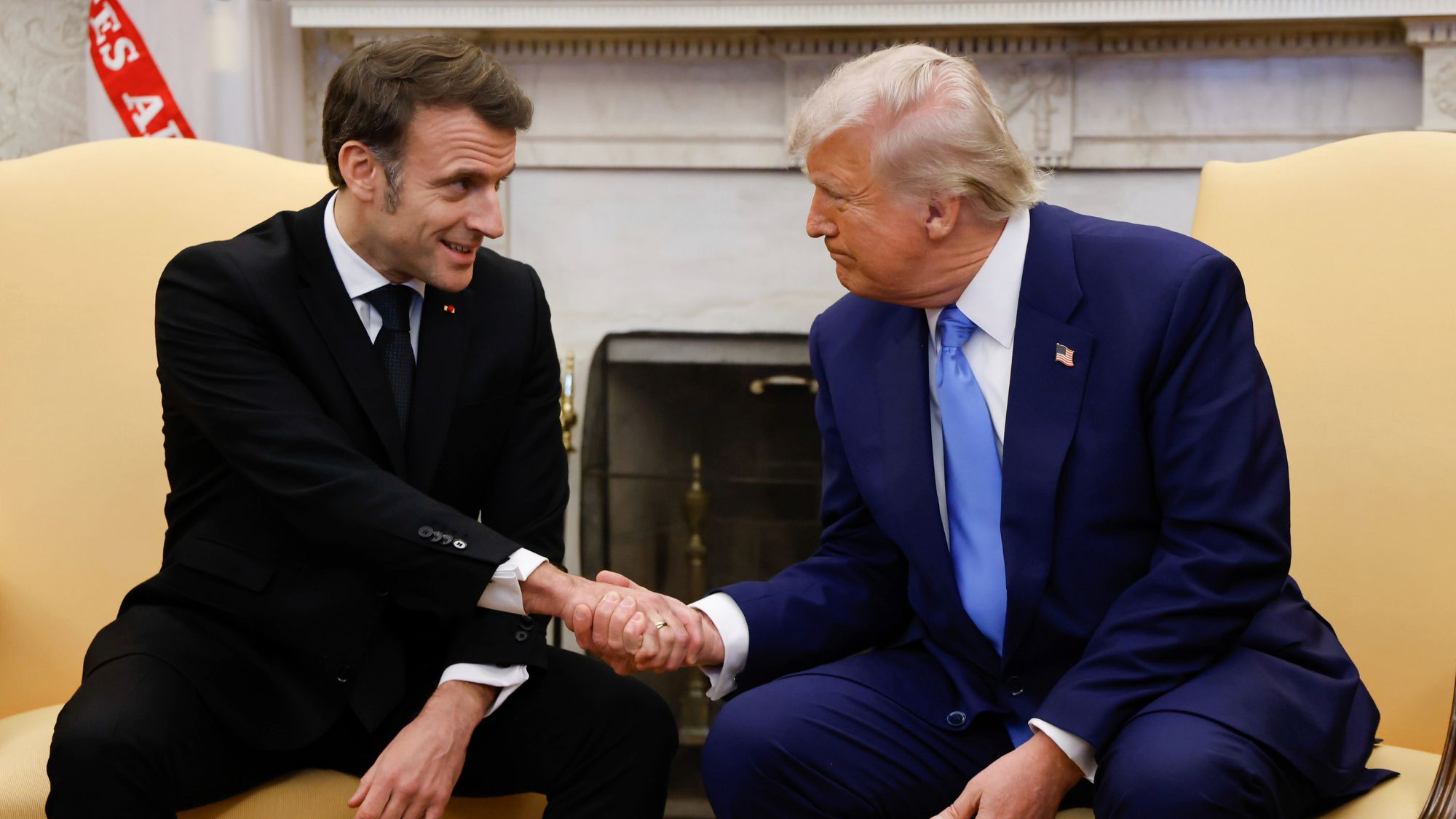 Emmanuel Macron coincé dans les rues de New York appelle Donald Trump à l'aide