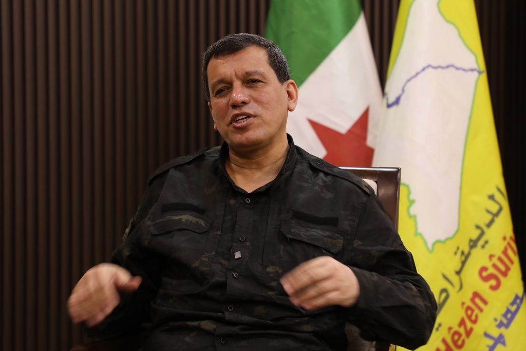 مظلوم عبدي: دمج قوات سوريا الديمقراطية في إطار عسكري موحّد يحقق شرعية دولية ويعزز اللامركزية