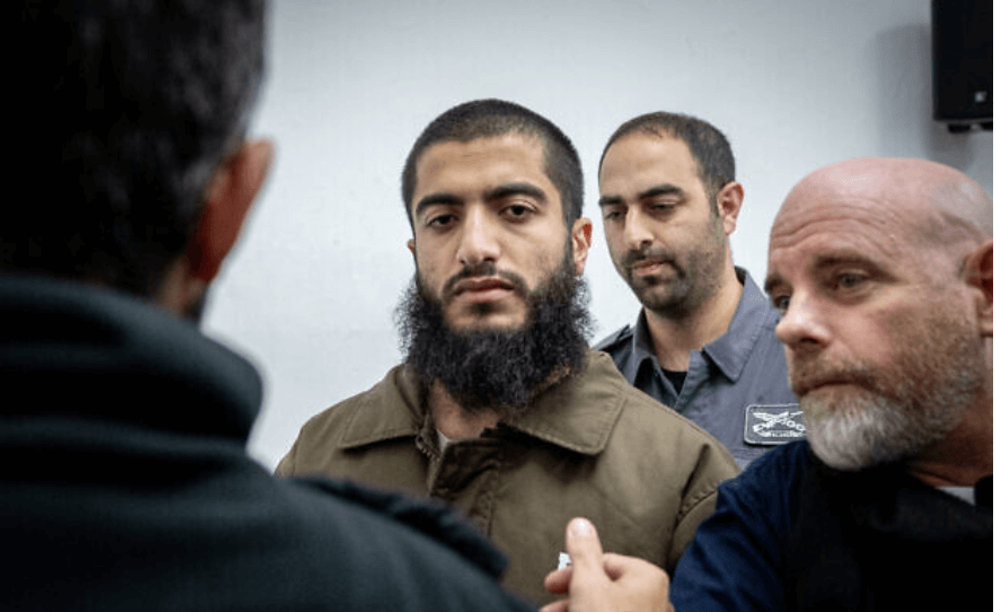 Eslam Froukh, le terroriste à l'origine des attentats à la bombe de novembre 2022 à Jérusalem, arrive pour une audience au tribunal de première instance de Jérusalem