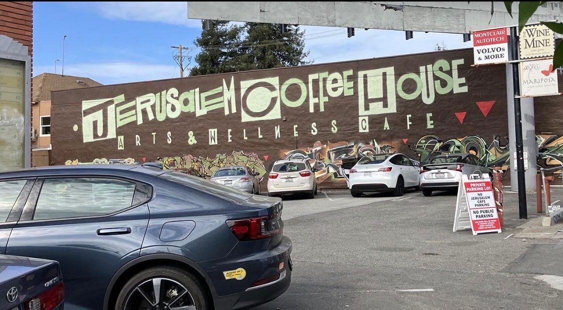 Clients juifs refoulés, boissons à la gloire de Sinwar : un café d’Oakland ferme après des poursuites fédérales
