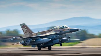 Un avion de chasse israélien décolle pour mener une attaque en Iran, mars 2026