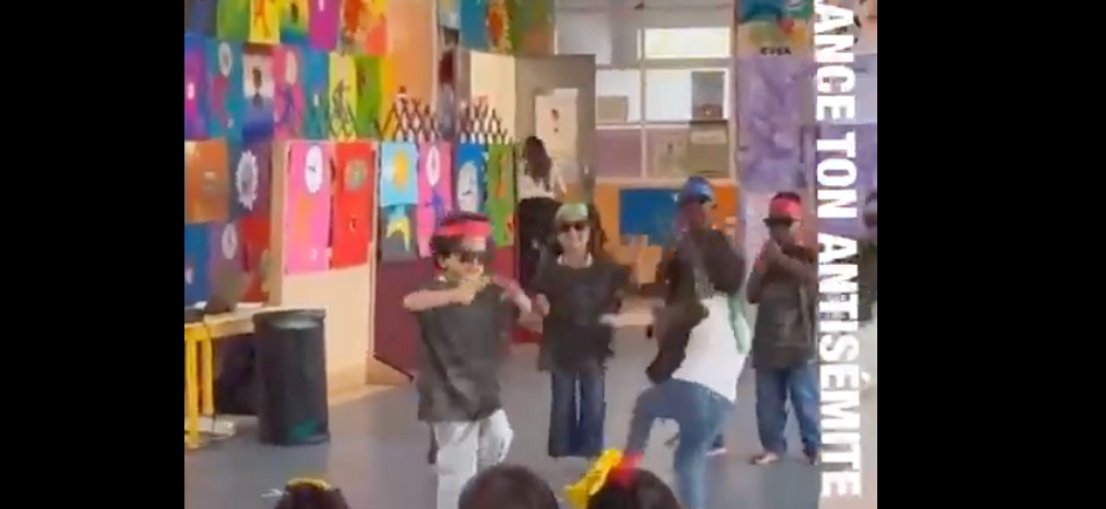 Un spectacle scolaire à connotation militaire provoque la polémique