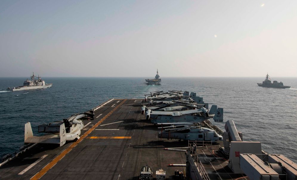AP/Mass Communication Specialist 3rd Class/Ethan Jaymes Morrow 2021© Document photo de la marine américaine, le pont du navire d'assaut amphibie USS Makin Island est vu dans la mer d'Oman, le 19 mars 2021