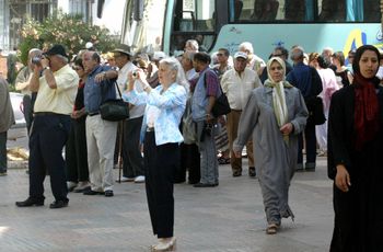 130 Juifs français originaires d'Algérie en visite dans leur ville natale de Tlemcen en Algérie en 2005