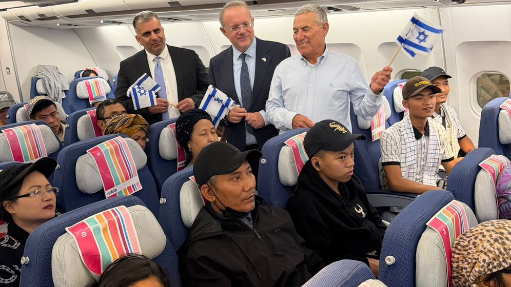 כ-240 עולים מקהילת בני המנשה נחתו בישראל, הלילה