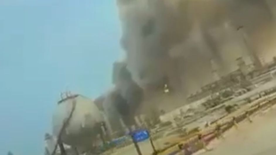 السعودية ترفع الجاهزية بعد استهداف رأس تنورة… هل ستهاجم ايران عسكريا؟