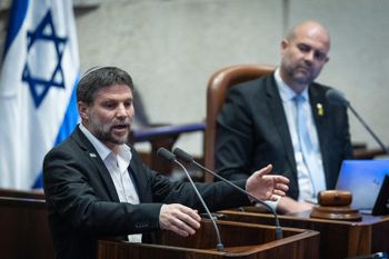 Le ministre israélien des Finances Bezalel Smotrich dans la salle d'assemblée de la Knesset, le parlement israélien à Jérusalem