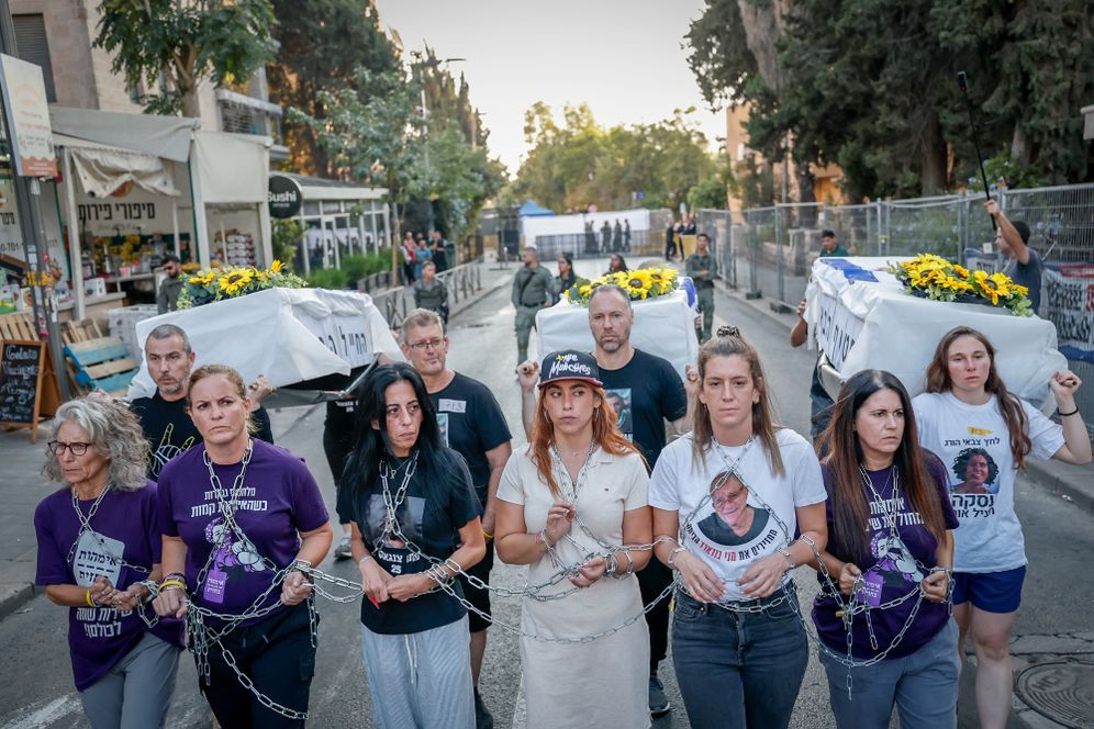 Illustration - Des proches d'otages manifestent devant la résidence du Premier ministre à Jérusalem