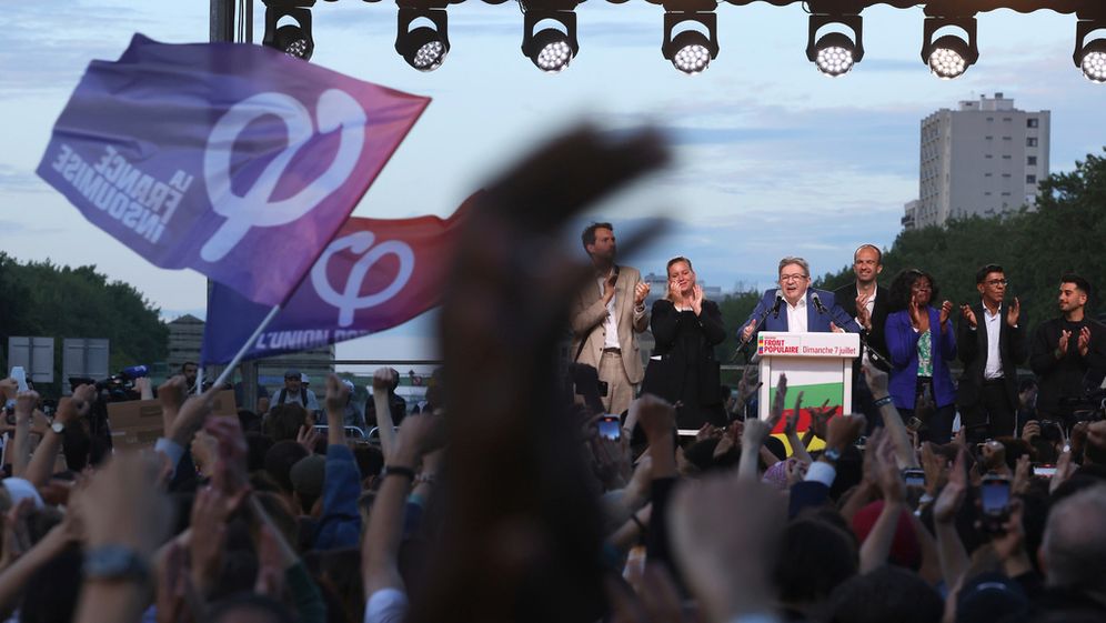 Illustration - Militants LFI à un meeting de Jean-Luc Mélenchon