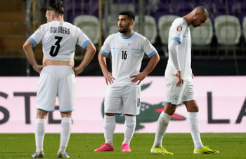 Des joueurs israéliens à la fin du match de barrage de qualification pour l'Euro 2024 entre Israël et l'Islande, au stade Szusza Ferenc de Budapest, en Hongrie, le 21 mars 2024.
