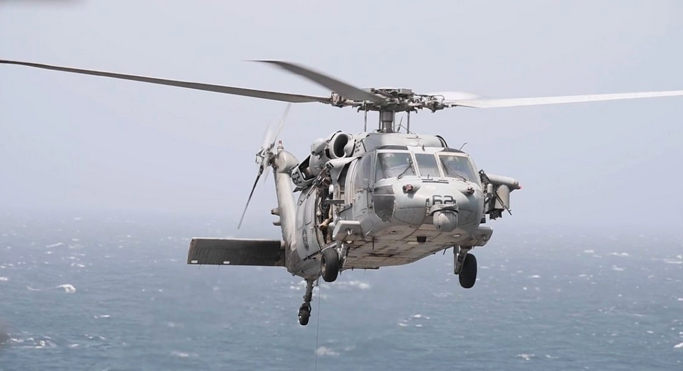 القوات الأمريكية تعطل سفينة شحن كانت تحاول الوصول إلى إيران