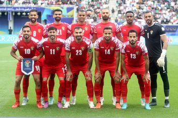 لاعبو المنتخب الأردني خلال مباراة دور الـ16 لكأس آسيا لكرة القدم بين العراق والأردن على استاد خليفة الدولي في الدوحة، قطر، الاثنين 29 يناير 2024.