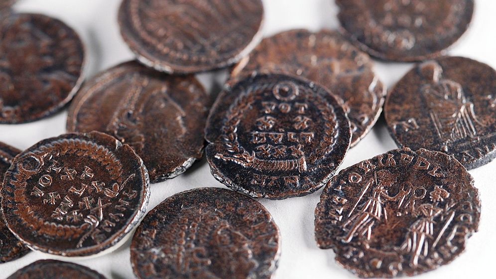 Autorité des antiquités israélienne Bronze coins over 1600 years old