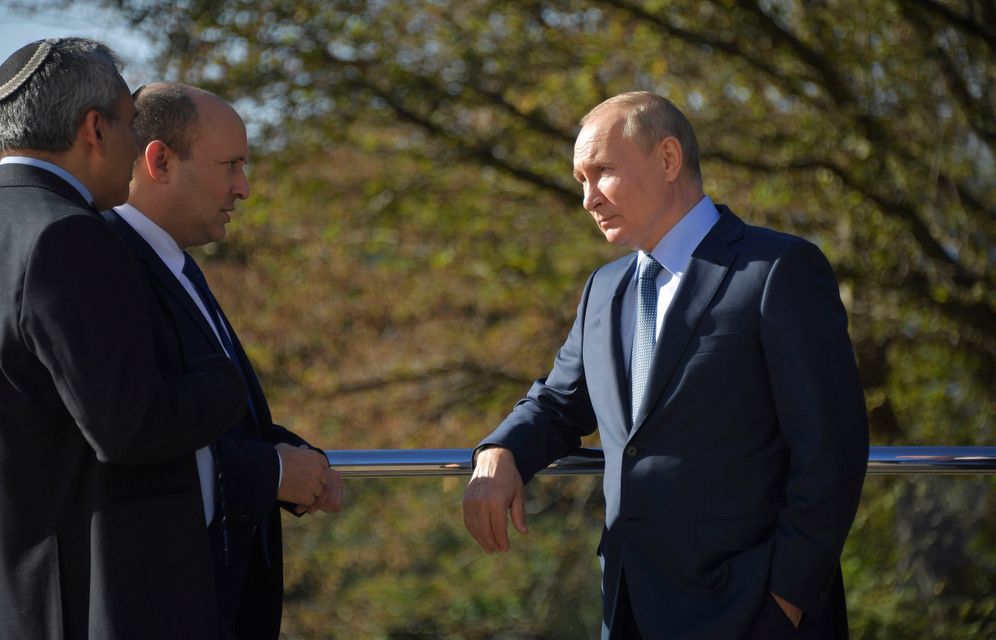 Evgeny Biyatov, Sputnik, Kremlin Pool Photo via AP Le président russe Vladimir Poutine et le Premier ministre israélien Naftali Bennett lors de leur rencontre à Sotchi, en Russie, le 22 octobre 2021