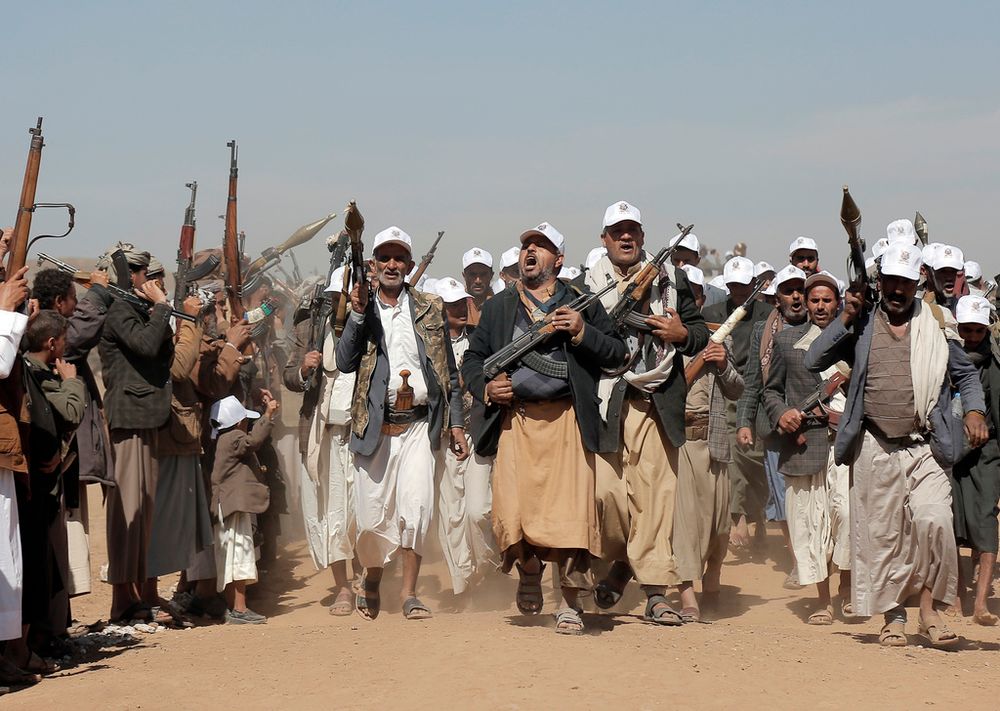 Des combattants houthis défilent lors d'un rassemblement de soutien aux Palestiniens et contre les frappes américaines au Yémen près de Sanaa, le lundi 22 janvier 2024