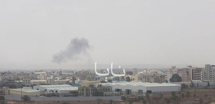 Saudi Arabia attacks Sanaa airport in Yemen from the air