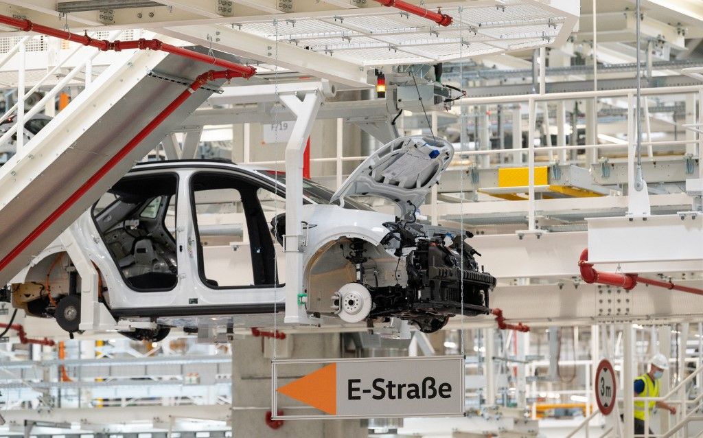 EU Lawmakers Vote To Ban Gas Car Sales By 2035 Amid Russia’s Energy Woes