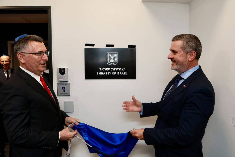 Shalev Man Foreign Minister Gideon Sa'ar and Slovenian Foreign Minsiter Tone Kajzer at the opening of the first Israeli Embassy in Slovenia, Septmeber 9, 2026.