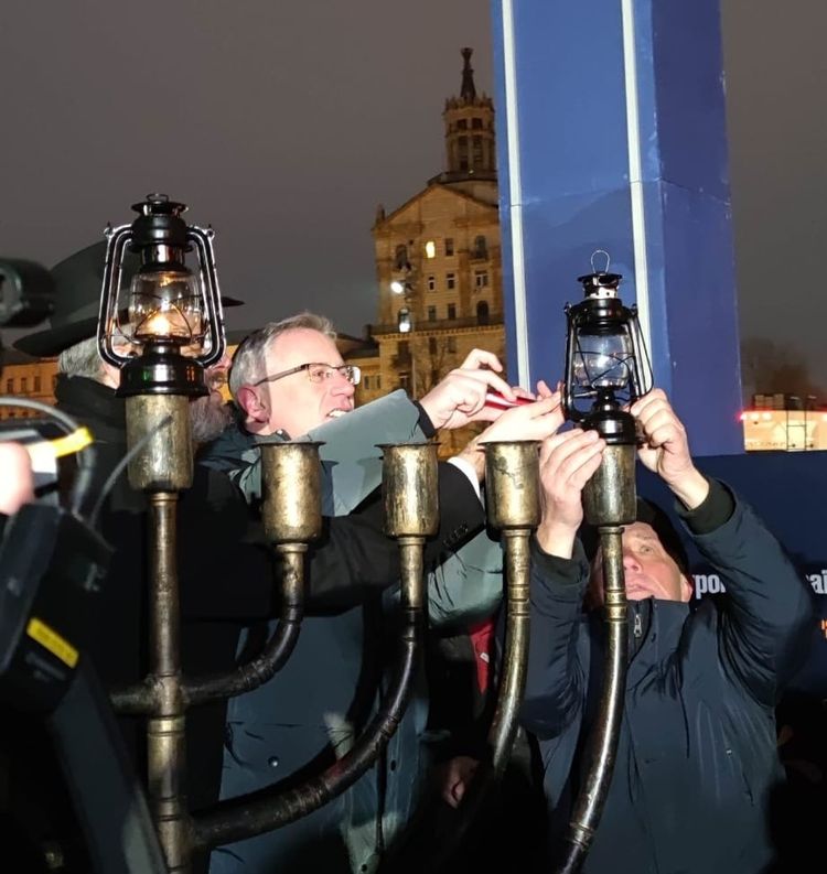 Ukrainian Jews Celebrate Hanukkah By Lighting Giant Menorah In Kyiv